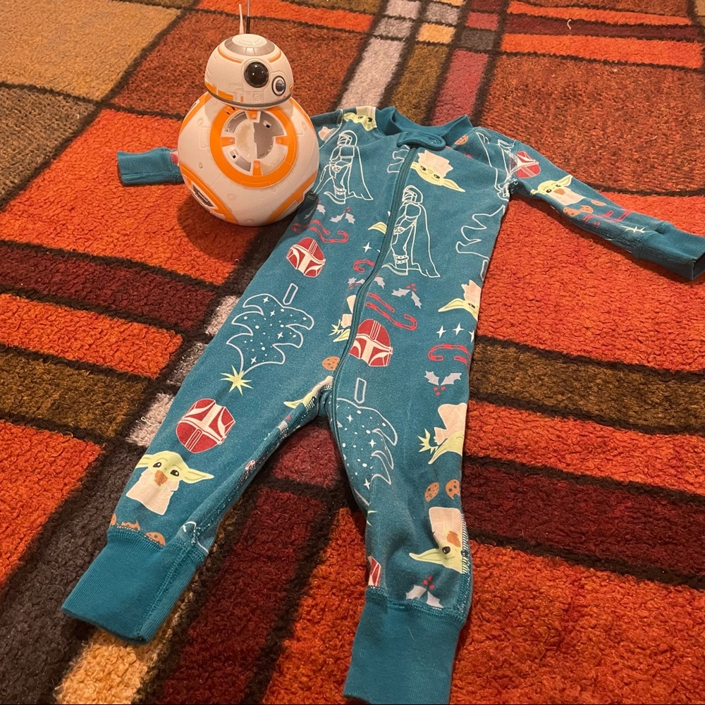 hanna andersson christmas STAR WARS the mandolorian zip sleeper 6-12months